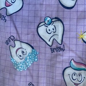 Dental scrub tops! Size M
